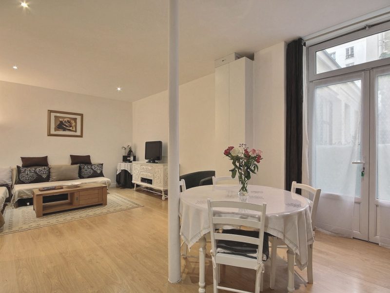 Furnished apartment - 67m² - 2 bedrooms - Faubourg Saint-Martin - Paris