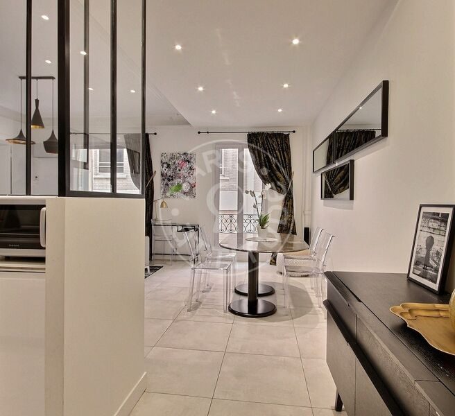 Furnished apartment - 75m² - 2 bedrooms - Triangle d'Or - Paris
