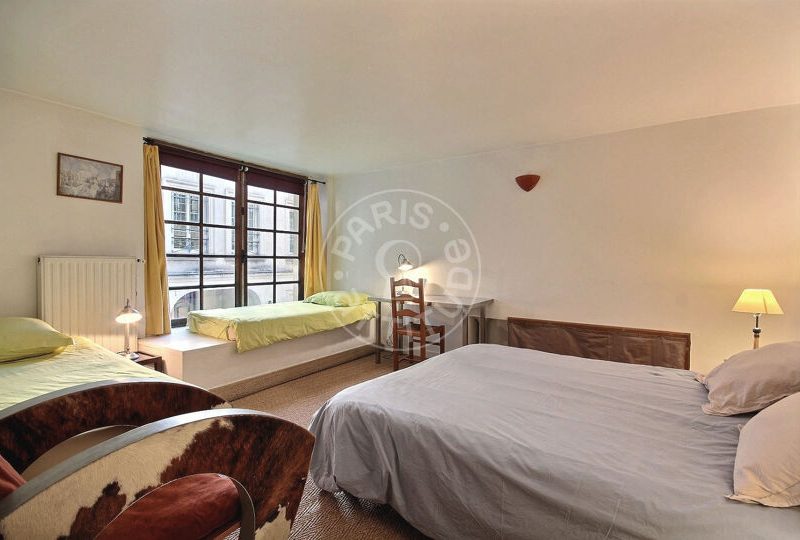 Furnished apartment - 120m² - 3 bedrooms - Arts et Métiers - Paris