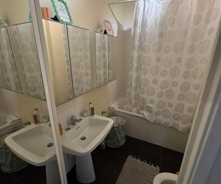 Apartment Sublet in Paris 15 – Balcony & Great Transport Links, Near Eiffel Tower