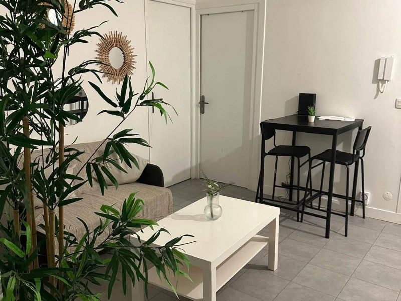 Chambre avec salle de bain privative en colocation à Évry-Courcouronnes – 550 € CC