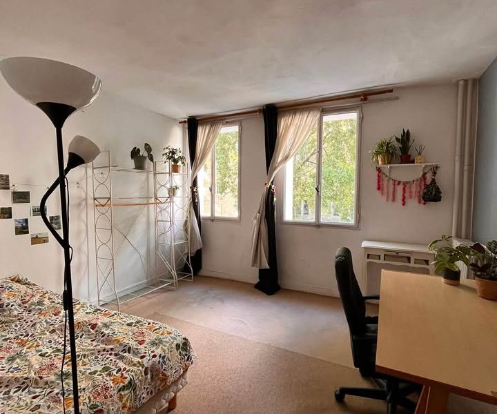 Colocation Paris 18 – Chambre meublée avec balcon, proche transports et commerces