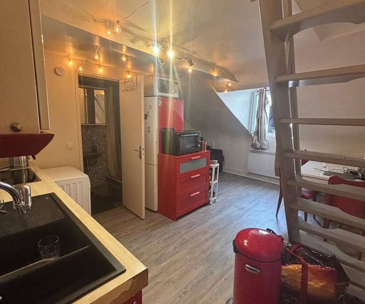 Room in Shared Duplex Apartment – Marais (Paris 3) – Available Until 19 September